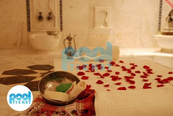 استخر هتل ۵ ستاره پارک حیات طرقبه مشهد